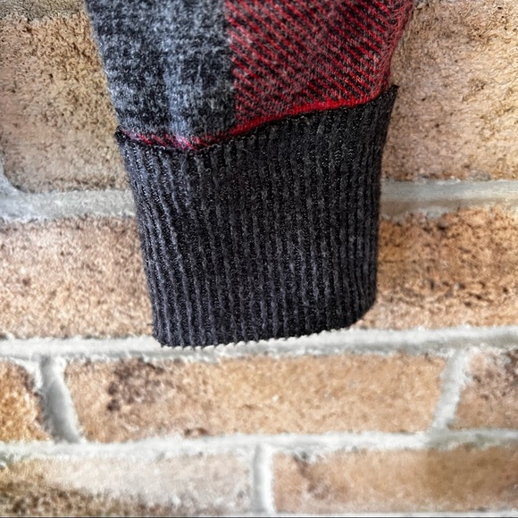 AREOPOSTALE | Multiple Red & black checked long sleeve onesie one piece pyjama - Picture 5 of 5